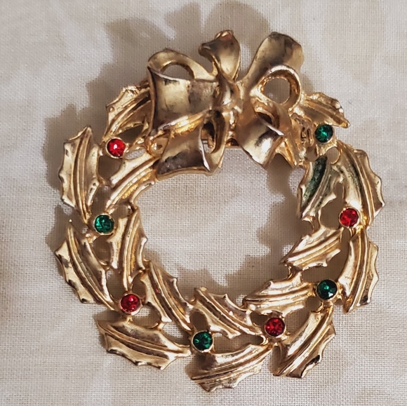 Vintage Jewelry - Vintage wreath red green Austrian crystals gold ribbon bow euc